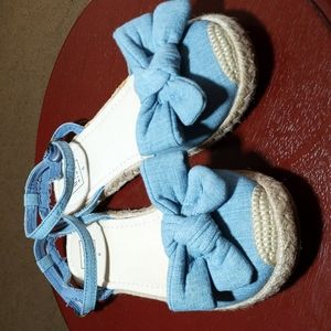 NWOT New Gap dungaree sandals